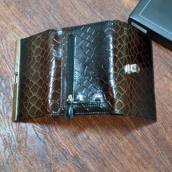 Brand New Vani snake skin wallet - Picture 2 of 4